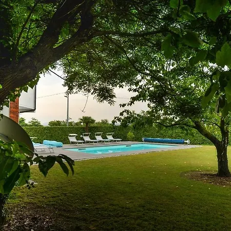 Nia Villa Lesa