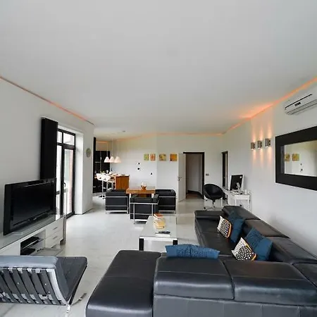 Nia Villa Lesa